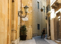 The streets are narrow and many, making it easy to get lost if you walk away from the tourist area. Which you should...