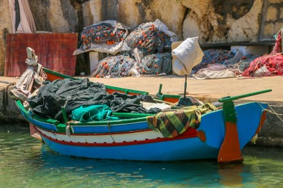 En fiskebåt i den lilla byn Marsalforn.
